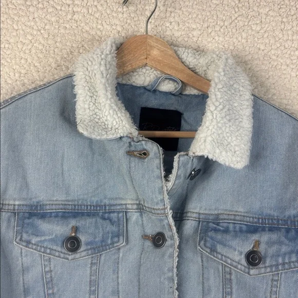 NWT RD Style Womens Light Blue Demi Crop Sherpa Lined Denim Jacket Size S/P - Picture 3 of 10